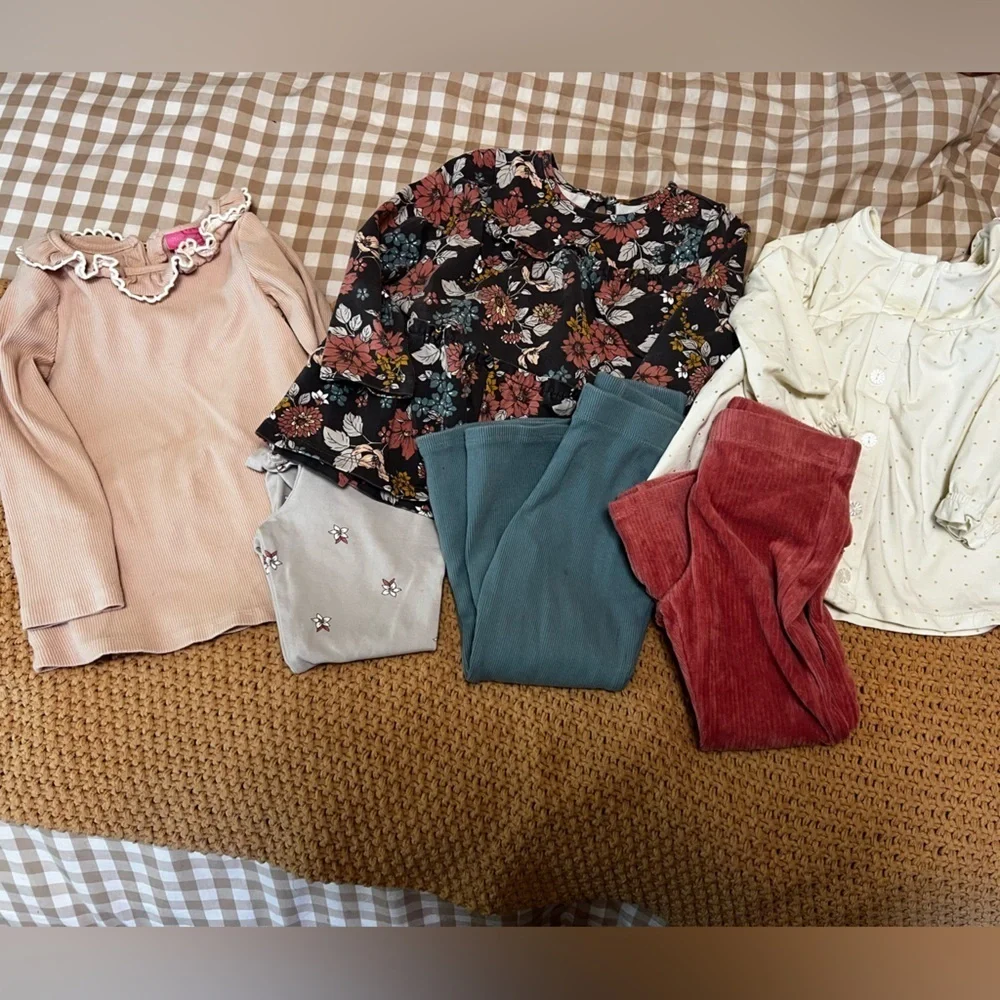 Isaac Mizrahi Cream and Pink Apparel
